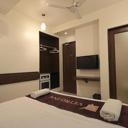 Hotel Vetro Inn Сурат Екстериор снимка