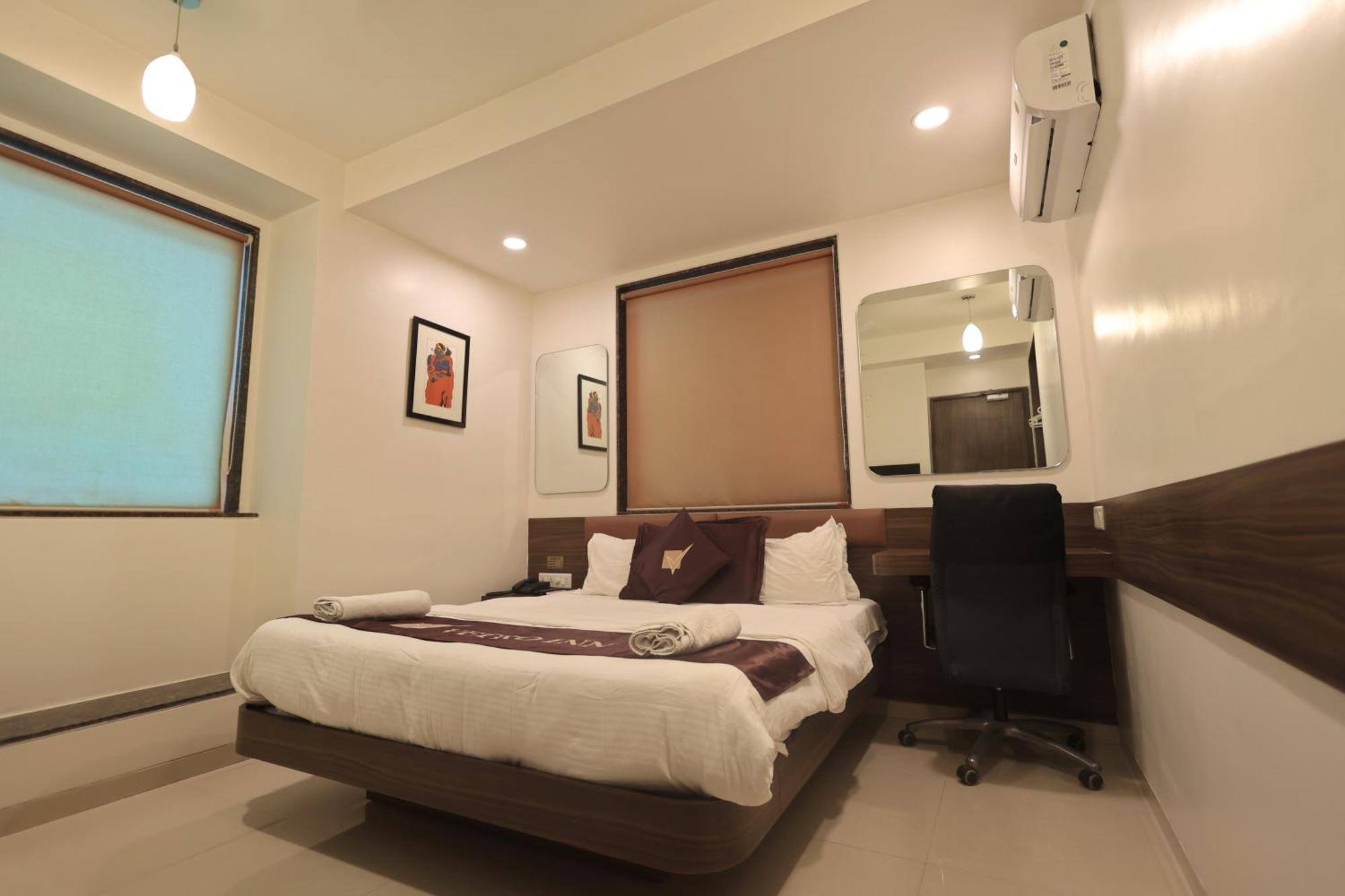 Hotel Vetro Inn Сурат Екстериор снимка