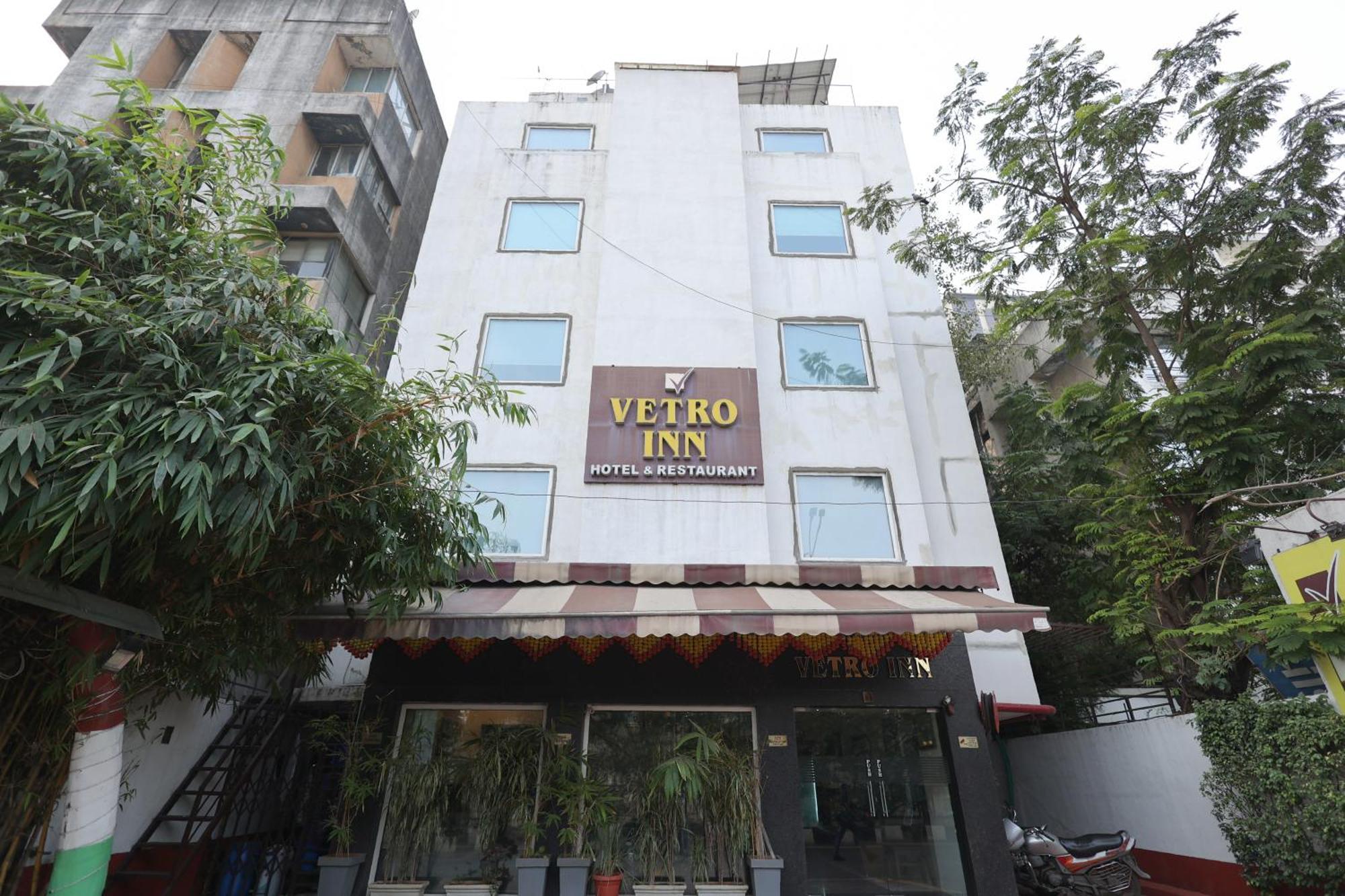 Hotel Vetro Inn Сурат Екстериор снимка